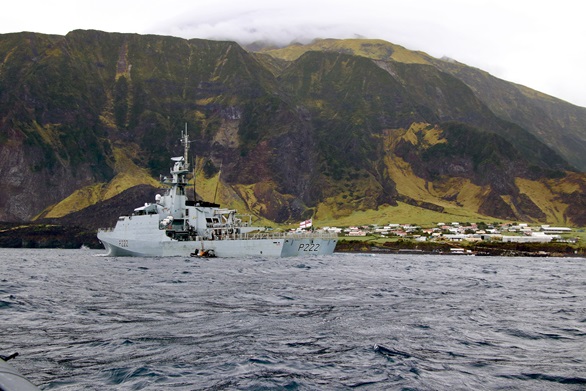 HMS Forth delivers the vaccine to Edinburgh of the Seven Seas in Tristan