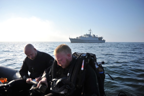 HMS Pembroke tackles Baltic mines during NATO Exercise