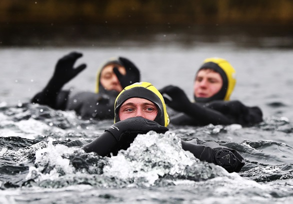 Navy Divers surface from course with honours