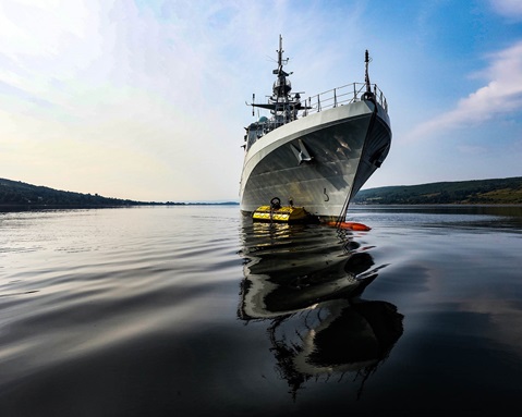 HMS Tamar weighs anchor in Scotland
