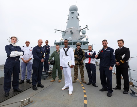 Group photograph on the foc'sle of HMS Duncan