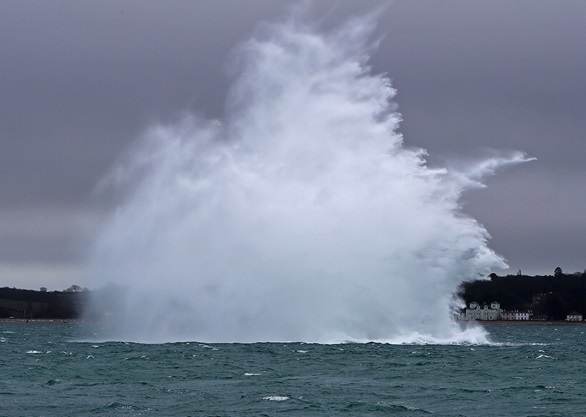 Royal Navy divers destroy 500lb wartime ordnance