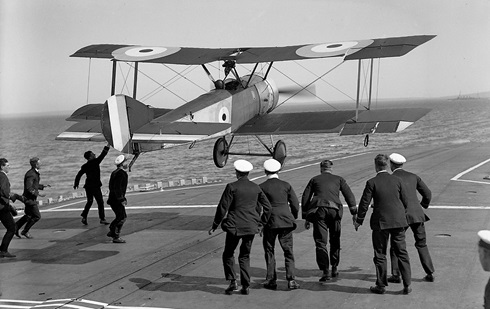Flypast on centenary of Dunning's historic landing