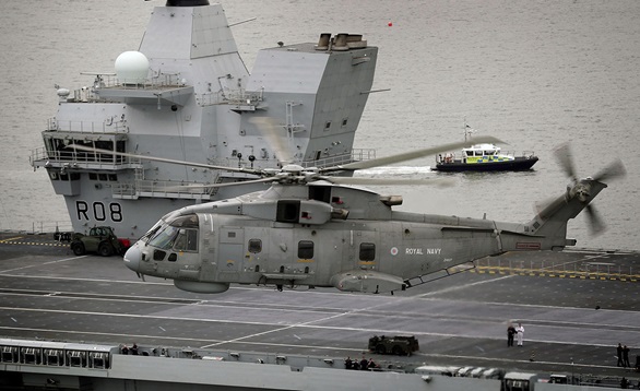 Pilots practice skills ahead of HMS Queen Elizabeth arrival