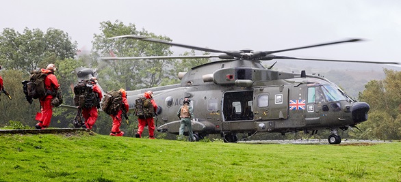 Commando Helicopter Force team up with 45 Commando