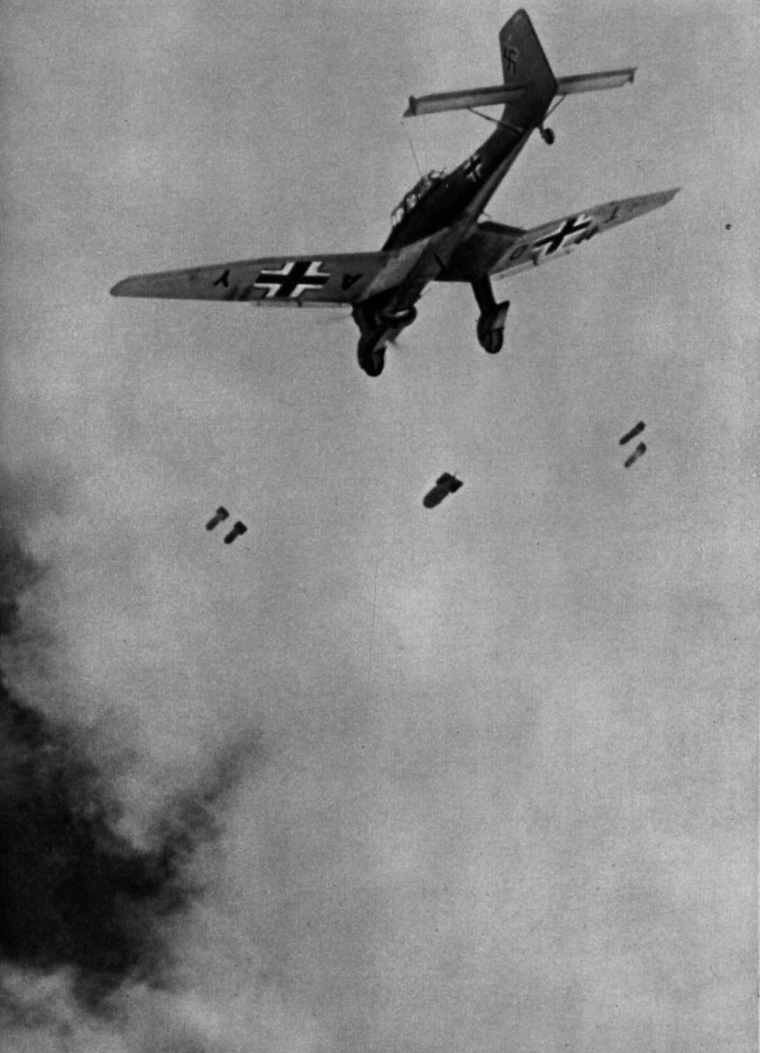 Stukas-bombs away 1940