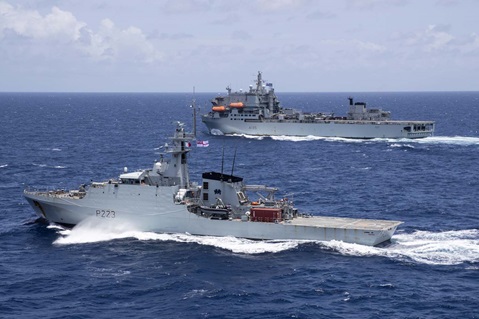 HMS Medway and RFA Argus