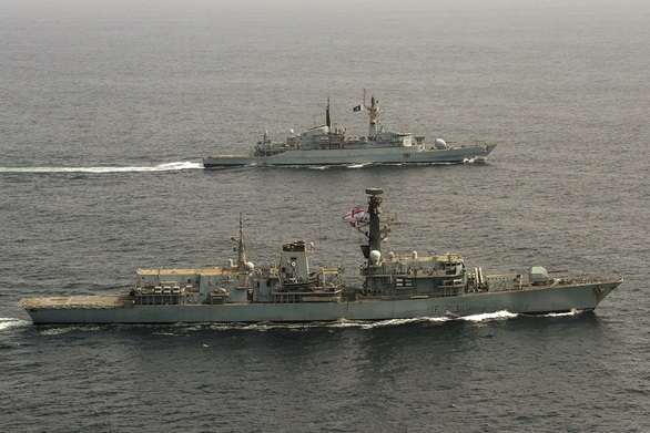 HMS Argyll joins forces with Pakistan warship