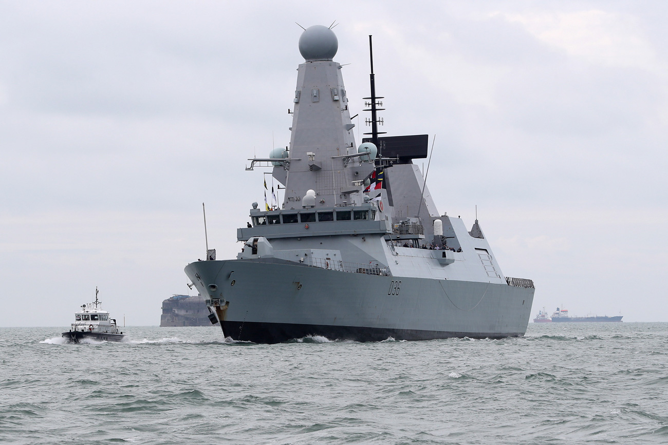  HMS Defender  D36 Royal Navy
