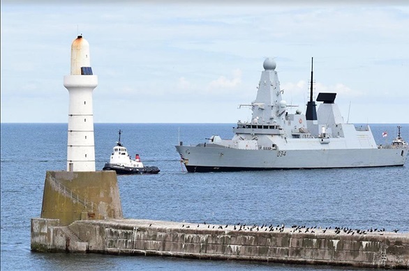 HMS Diamond arrives in Aberdeen