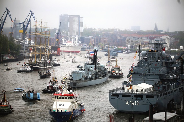 HMS Iron Duke visits 828th Hamburg Port Anniversary