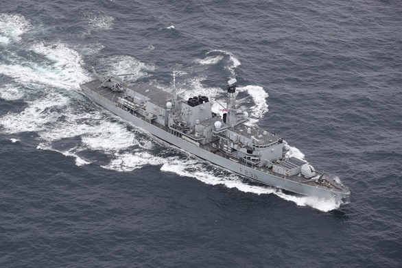 HMS Northumberland moves through the Atlantic at speed