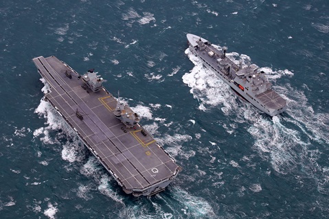 HMS Queen Elizabeth and RFA Tidespring meet up at sea