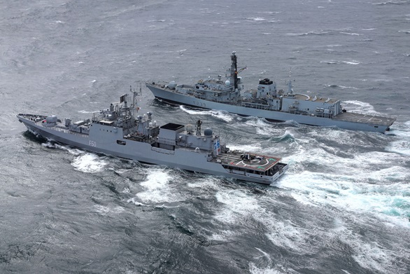 HMS Richmond joins Indian frigate