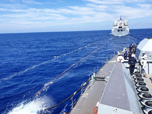 HMS Richmond sails in the Mediterranean with RFA Tidespring