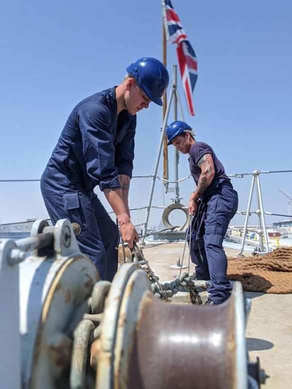 HMS Shoreham during maintenance in the Gulf