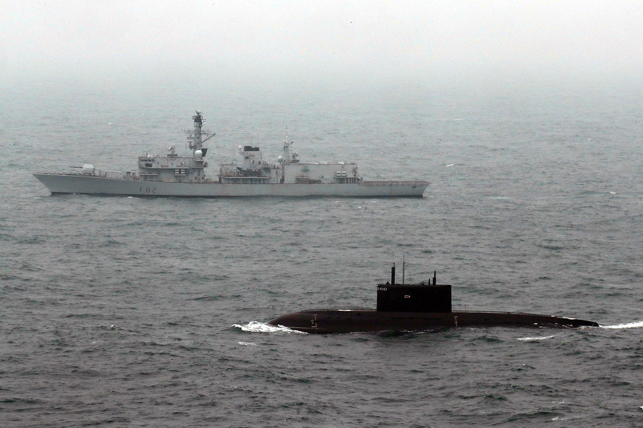 Royal Navy escorts Russian submarine through English Channel