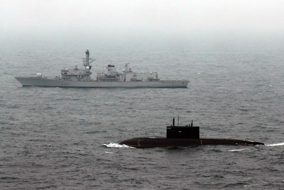 HMS Somerset monitors the Russian submarine in the English Channel