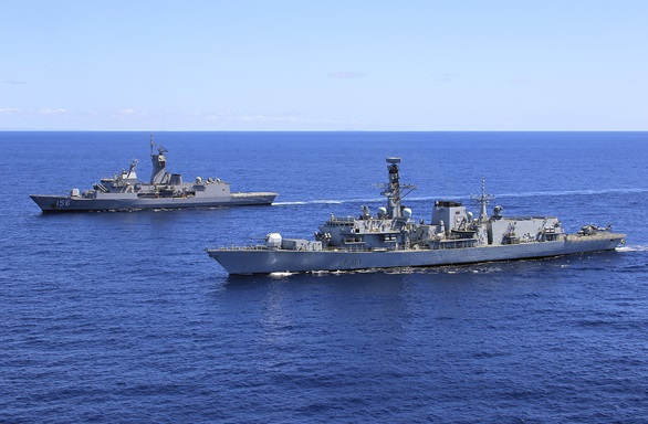 HMS Sutherland with HMAS Toowoomba