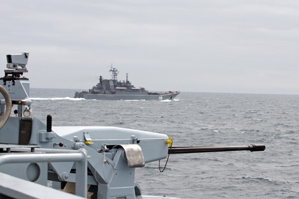 HMS Tyne escorts two Russian warships through Channel