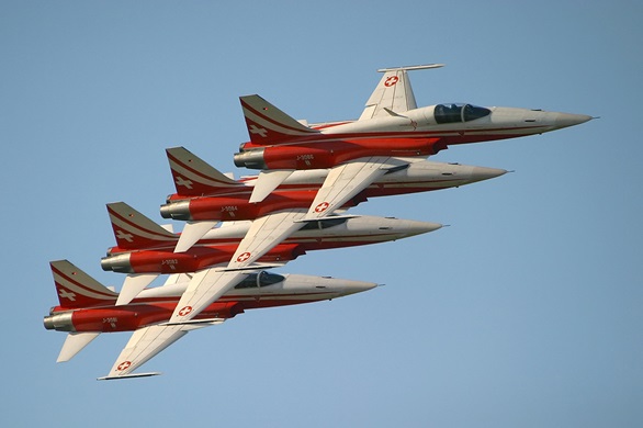 Patrouille Suisse adds flare to Air Day 
