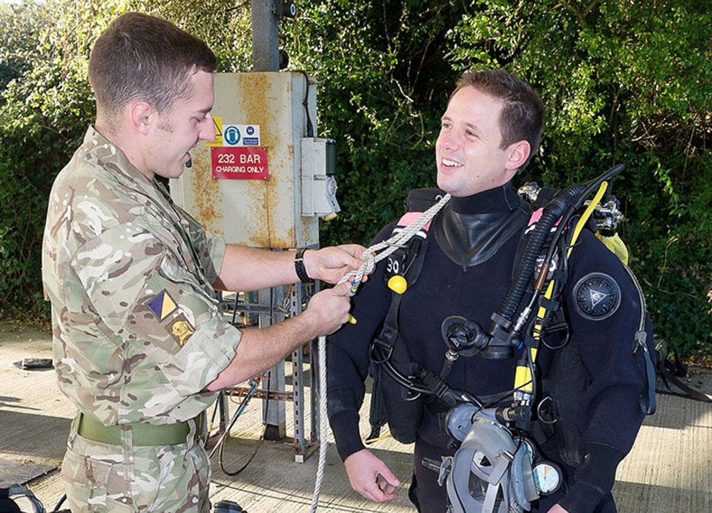 Navy medical officer first to complete army diver training course
